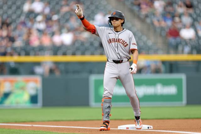 MLB 콜로라도전서 3루타를 터뜨리고 세레머니를 하는 이정후. AFP연합뉴스