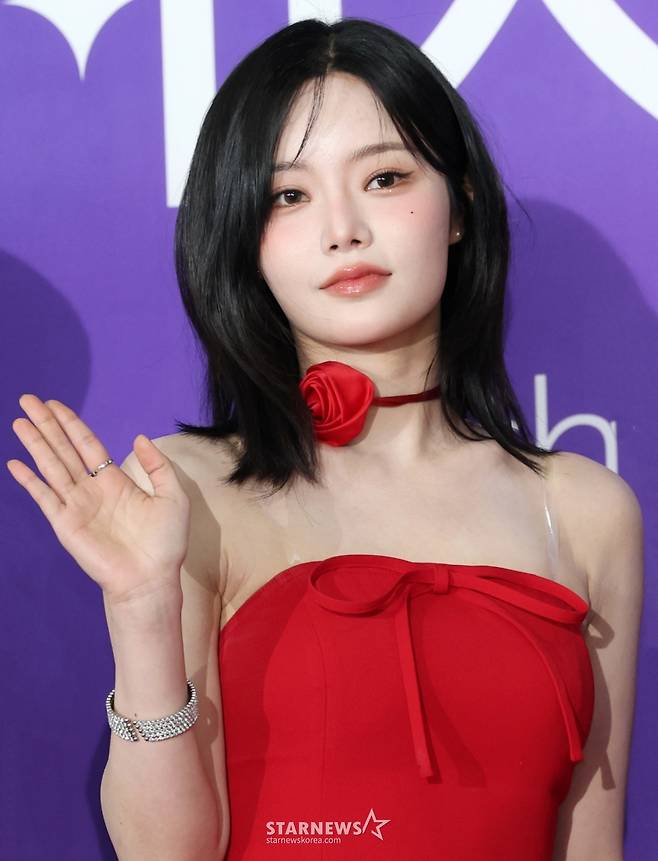 (서울=뉴스1) 권현진 기자 = 피프티피프티 키나가 22일 오후 서울 성북구 안암동 고려대학교 화정체육관에서 열린 '제 1회 디어워즈' 레드카펫 행사에 참석해 포즈를 취하고 있다. 2025.2.22/뉴스1  Copyright (C) 뉴스1. All rights reserved. 무단 전재 및 재배포,  AI학습 이용 금지. /사진=(서울=뉴스1) 권현진 기자