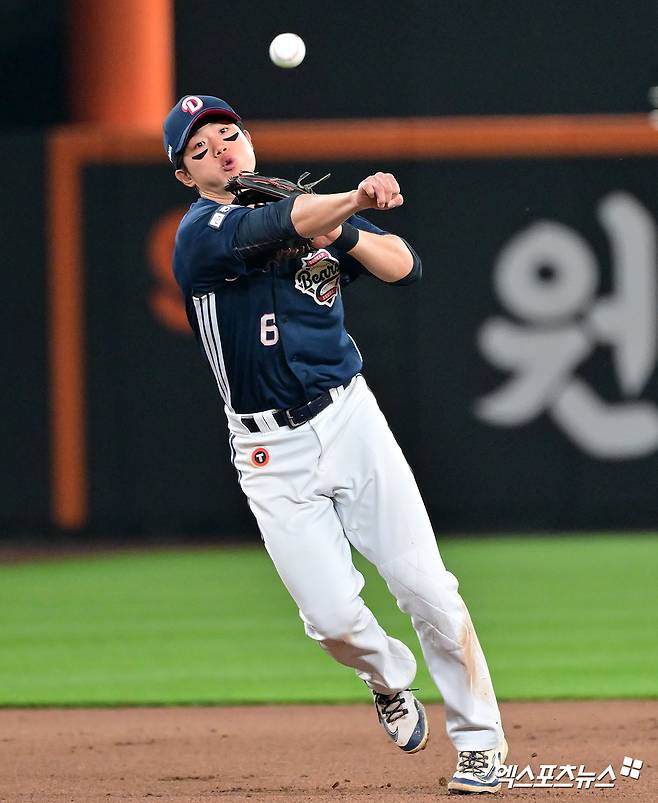 두산 베어스 조성환 감독대행이 11일 서산 퓨처스리그 경기를 직접 찾아 선수들의 플레이를 관찰했다. 조 대행은 내야수 오명진의 퓨처스리그 경기 플레이를 지켜본 뒤 1군 콜업을 결정했다. 엑스포츠뉴스 DB