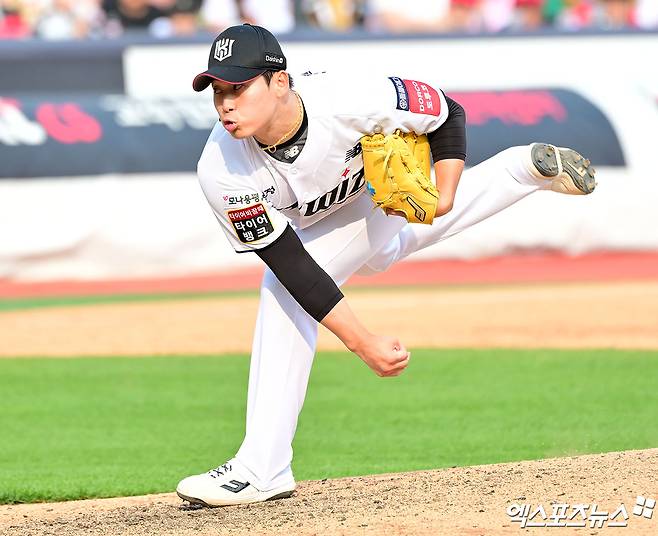 31일 오후 수원KT위즈파크에서 열린 '2025 신한 SOL Bank KBO리그' KIA 타이거즈와 KT 위즈의 경기, 9회초 KT 박영현이 공을 힘차게 던지고 있다. 엑스포츠뉴스 DB