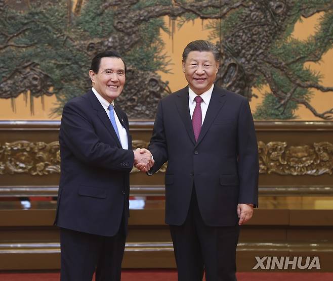 2024년 4월 중국을 방문한 마잉주 전 대만 총통(왼쪽)과 시진핑 중국 국가주석 [신화 연합뉴스 자료사진. 재판매 및 DB 금지]