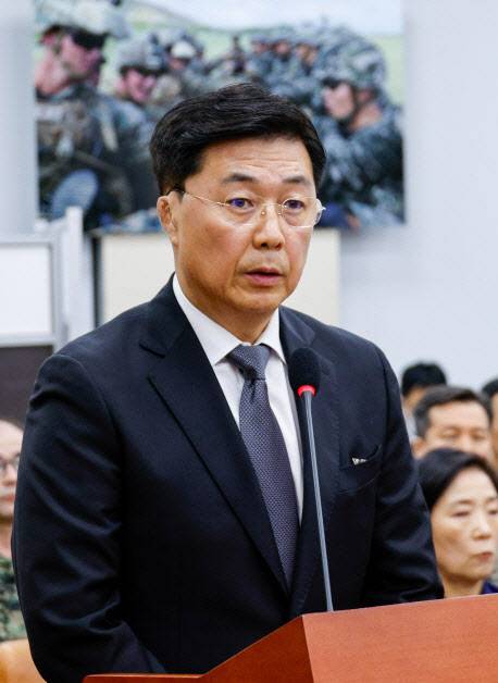 홍장원 전 국가정보원 1차장이 지난달 22일 국회에서 열린 윤석열 정부의 비상계엄 선포를 통한 내란 혐의 진상규명 국정조사 1차 청문회에 출석해 질의에 답하고 있다. (사진=뉴스1)