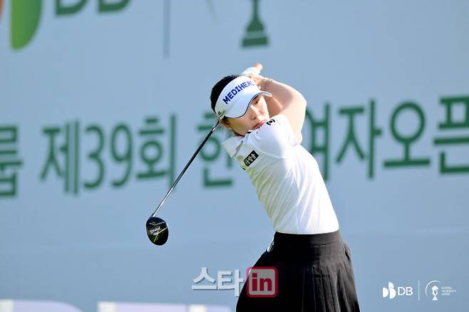 이다연이 12일 충북 음성군 레인보우힐스 컨트리클럽에서 열린 DB그룹 제39회 한국여자오픈 1라운드에서 5언더파 67타를 적어내 단독 1위에 이름을 올리고 먼저 경기를 끝냈다. (사진=한국여자오픈 대회조직위)