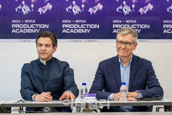 K-콘텐츠 글로벌 더빙 워크샵에 연사로 참여한 존 드미타(우측) 넷플릭스 영어 더빙 팀 시니어 매니저와 로베르토 그라나도스 넷플릭스 중남미 더빙 디렉터(사진=넷플릭스)