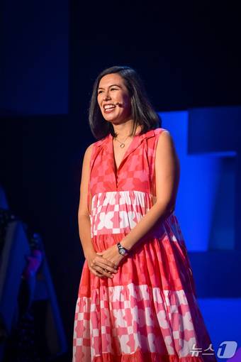 피오나 머레이 리플 아시아태평양(APAC) 총괄이 11일 싱가포르 레블스시티 컨벤션 센터에서 열린 'APEX 2025' 행사에서 발표하고 있다.2025.6.11.뉴스1