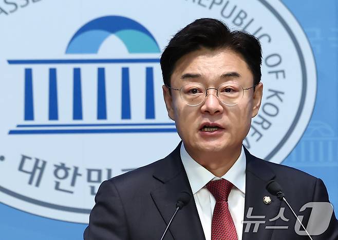 김성원 국민의힘 의원이 12일 오전 서울 여의도 국회 소통관에서 원내대표 출마 기자회견을 하고 있다. 2025.6.12/뉴스1 ⓒ News1 김민지 기자
