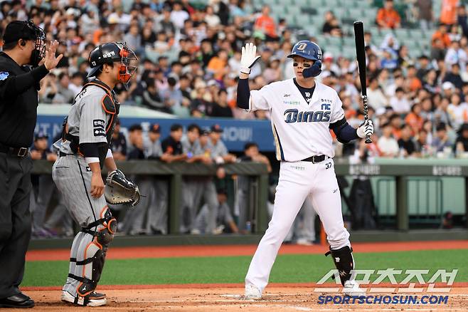 20일 울산 문수야구장에서 열린 NC 다이노스와 한화 이글스의 경기. 1회말 2사 1루 NC 박건우가 타임을 요청하고 있다. 울산=박재만 기자pjm@sportschosun.com/2025.05.20/