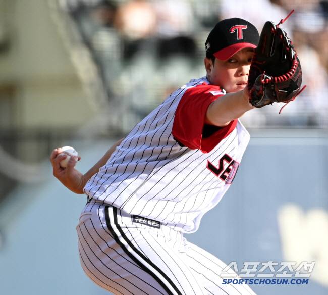 22일 잠실야구장에서 열린 두산과 LG의 경기, LG 함덕주가 역투하고 있다. 잠실=허상욱 기자 wook@sportschosun.com/2024.09.22/