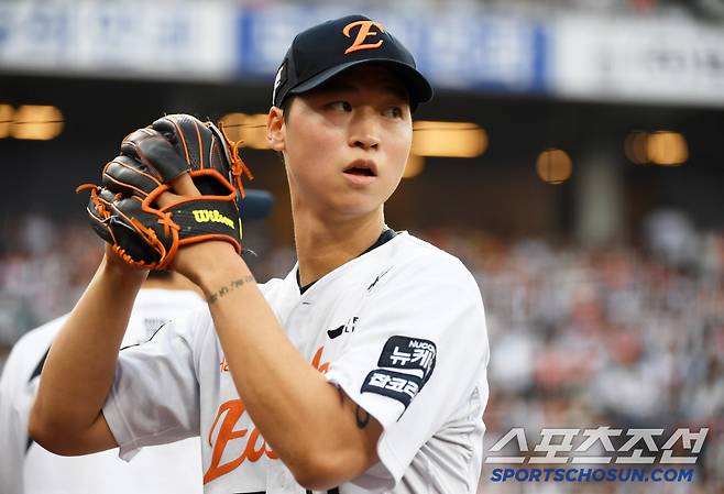 12일 대전 한화생명볼파크에서 열린 한화 이글스와 두산 베어스의 경기. 한화 엄상백이 몸을 풀고 있다. 대전=박재만 기자 pjm@sportschosun.com/2025.06.12/