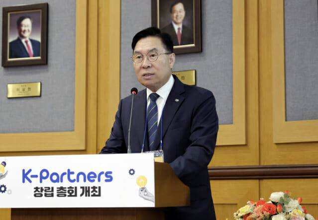 한국기계연구원 류석현 원장이 12일 K-파트너스 창립총회서 환영사하고 있다.(사진=기계연)