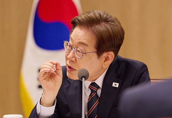 이재명 대통령이 9일 서울 용산구 대통령실 청사에서 열린 비상경제점검 TF 2차 회의를 주재하고 있다. (대통령실 제공) 2025.6.9.뉴스1