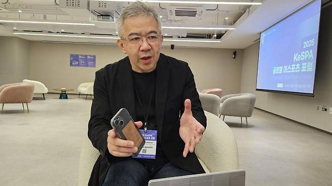 세가의 e스포츠에 대해 설명중인 이가라시 디렉터(사진 출처-게임동아)