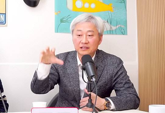 김근식 국민의힘 서울 송파병 당협위원장이 당 친한동훈계 소장파 원·내외 인사들이 신설한 유튜브 채널 'UNDER 73 STUDIO'(언더 73)에 출연해 발언하고 있다.