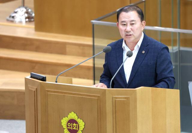 김철진 경기도의원이 고교생도 AI, 반도체 교육 받게 하자면서 '경기형 RISE+DX' 를 제안했다./사진제공=경기도의회