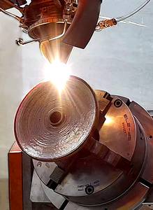 3D프린팅으로 티타늄 고압용기를 제작중이다.