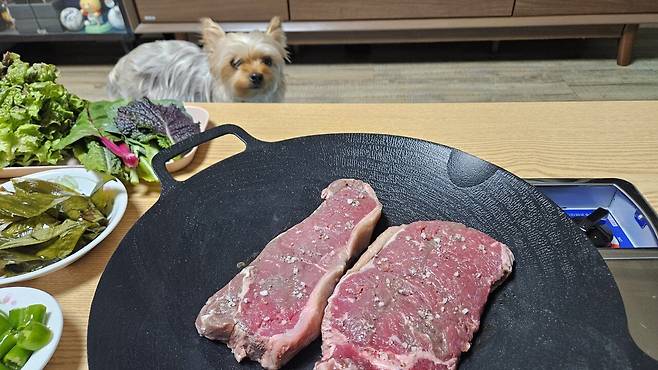 20250611_210019.jpg 저녁 채끝 등심 구워서 한잔