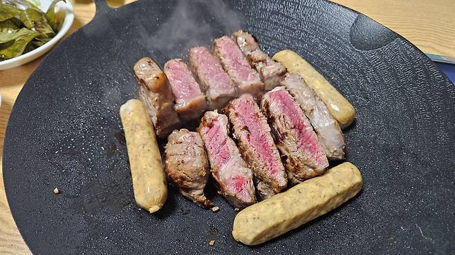 20250611_210902.jpg 저녁 채끝 등심 구워서 한잔