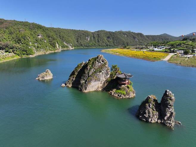 단양팔경 중 제1경 도담삼봉