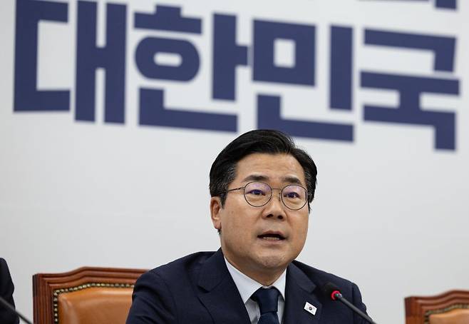 박찬대 더불어민주당 대표 직무대행 겸 원내대표가 12일 오전 서울 여의도 국회에서 고별 기자간담회를 하고 있다. 뉴스1