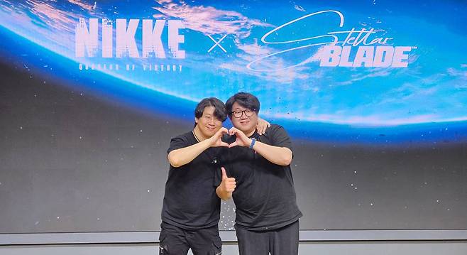 고객에 대한 사랑을 표현한 김형태 대표(좌)와 유형석 디렉터(우)