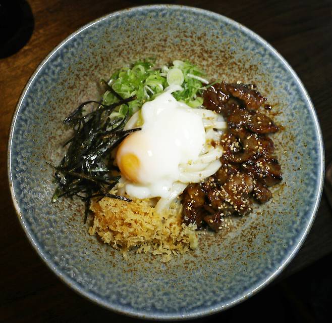 ‘우동선’에 있는 ‘소갈빗살 붓가케우동’. 박미향 기자