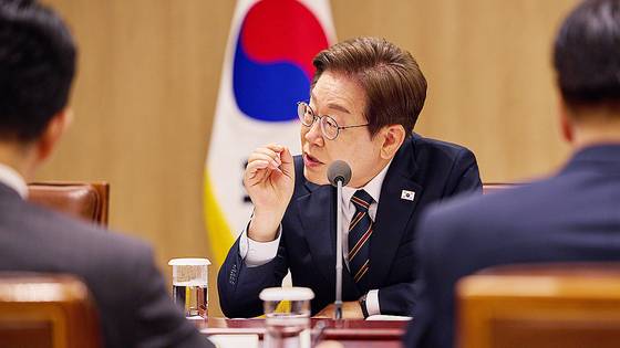 이재명 대통령이 지난 9일 오전 서울 용산 대통령실에서 열린 2차 비상경제점검태스크포스(TF) 회의에 발언을 하고 있다. 대통령실 제공