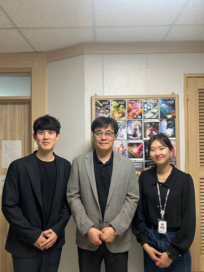 사진 왼쪽부터 안준성 고려대 세종캠퍼스 제어계측공학과 교수, 박인규 KAIST 기계공학과 교수, 안지현 KAIST 기계공학과 박사과정. 고려대 세종캠퍼스 제공