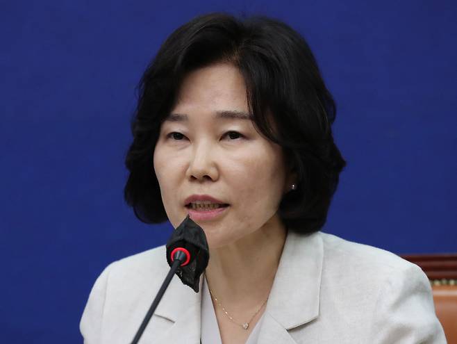 김은경 한국외대 교수가 더불어민주당 혁신위원장 시절 국회에서 열린 혁신위 첫 회의에서 발언하고 있다. 박민규 선임기자