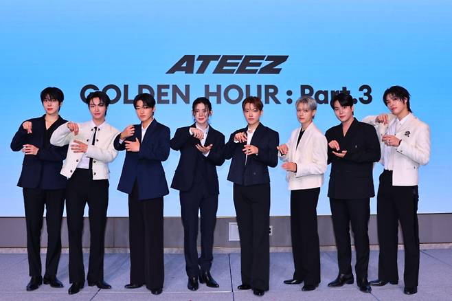 그룹 에이티즈(윤호, 성화, 산, 여상, 홍중, 우영, 종호, 민기)가 12일 오후 서울 마포동 호텔 나루 서울 엠갤러리에서 열린 미니 12집 ‘골든 아워 : 파트3’ 발매 기념 기자간담회에 참석해 포즈를 취하고 있다. KQ엔터테인먼트 제공