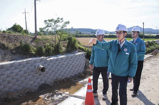 우승희 영암군수, 노적소하천 재난복구사업장 방문. 영암군 제공