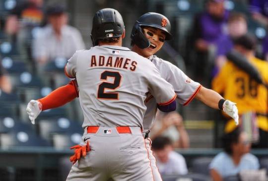 기뻐하는 이정후(오른쪽). 사진[AP=연합뉴스]