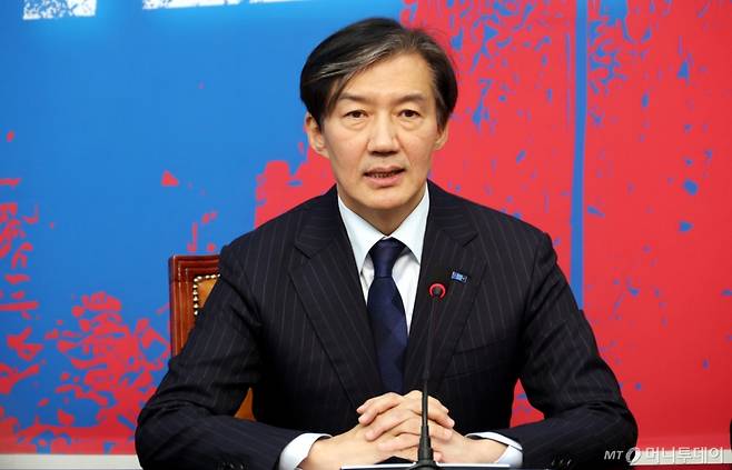 대법서 징역 2년 확정으로 의원직을 상실한 조국 조국혁신당 대표가 지난해 12월12일 오후 서울 여의도 국회에서 열린 기자간담회에서 취재진의 질문에 답변하고 있다./사진=뉴시스