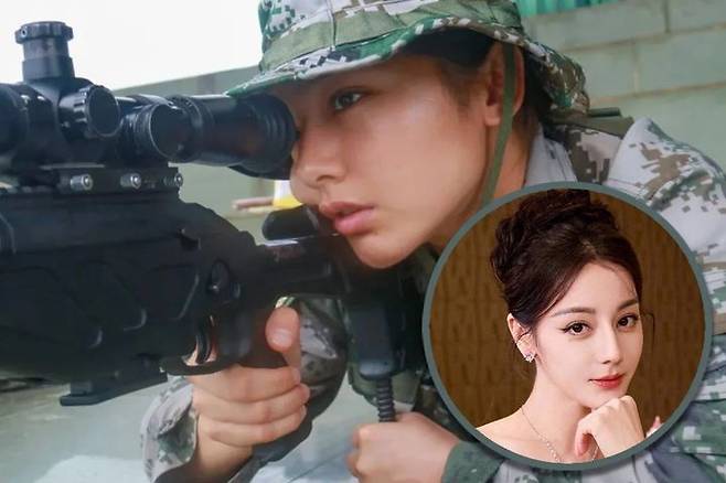 [뉴시스]중국 최고 미녀 배우 중 한 명인 딜리라바 딜무라트와 닮은 외모로 주목받았던 중국의 20대 여성 군인 부자이나푸 야센장이 최근 저격수로도 두각을 나타낸 것으로 알려지며 다시금 화제가 되고 있다. (사진=SCMP) 2025.6.11 *재판매 및 DB 금지