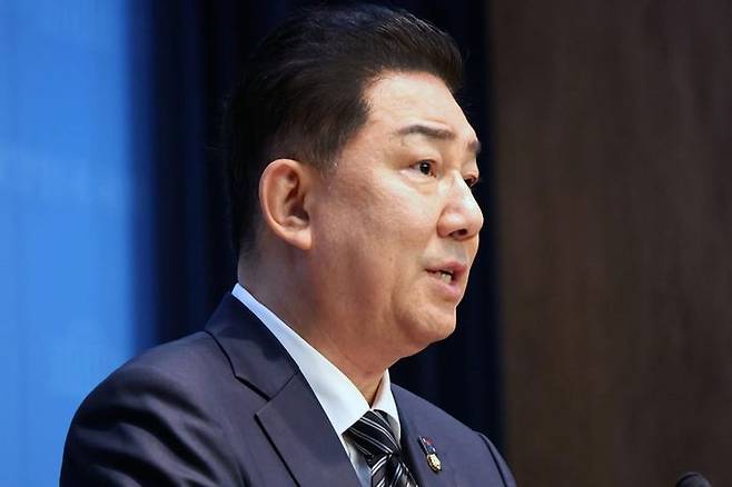 [서울=뉴시스] 조성봉 기자= 김병기  더불어민주당 의원이 5일 서울 여의도 국회 소통관에서 원내대표 출마를 선언하고 있다.(사진=김병기 의원실 제공) 2025.06.05. photo@newsis.com *재판매 및 DB 금지