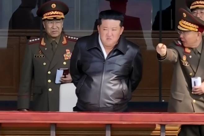 지난달 14일 조선중앙TV는 북한 김정은 국무위원장이 조선인민군 수도방어군단 제60훈련소를 방문해 훈련일군대회 강습체계안에서 진행되는 병종별전술훈련방식상학을 참관했다고 보도했다. 연합뉴스
