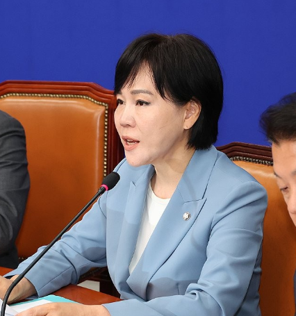 더불어민주당 전현희 최고위원이 지난 11일 서울 여의도 국회에서 열린 최고위원회의에서 발언하고 있다. 연합뉴스