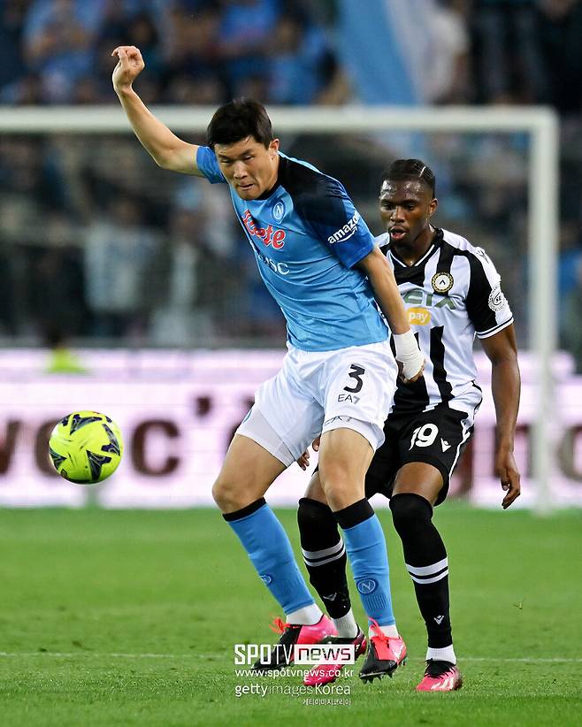 ▲ 올여름 김민재(29, 바이에른 뮌헨)의 알나스르행이 근접했다는 보도가 사우디아라비아 매체를 통해 제기됐다. 알나스르가 이적료 5000만 유로(약 789억 원)를 배정해 뮌헨 요구액에 부합하는 거의 유일한 팀이란 점이 조명받는 분위기다. 사우디행 가능성이 독일 안팎에서 거론되는 가운데 김민재는 일단 오는 14일 미국에서 개막하는 국제축구연맹(FIFA) 클럽 월드컵을 소화한다.&nbsp;