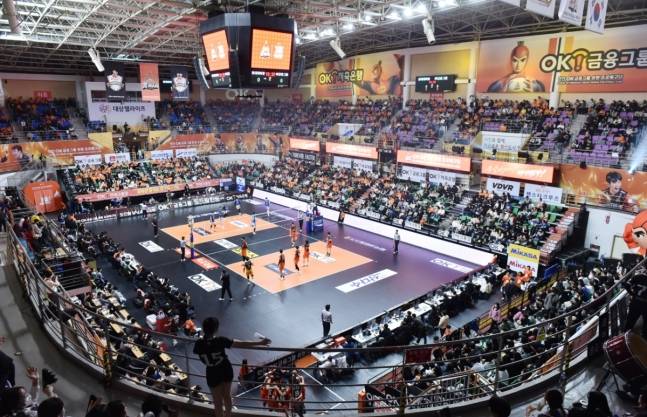 OK저축은행이 2013년부터 홈으로 쓰고 있는 안산 상록수체육관 전경. /사진=KOVO 제공