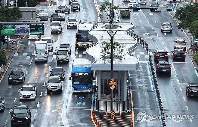 정식 개통한 제주 '섬식정류장' [연합뉴스 자료사진]