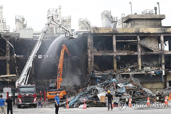 불 난 금호타이어 광주공장 해체 [연합뉴스 자료사진]