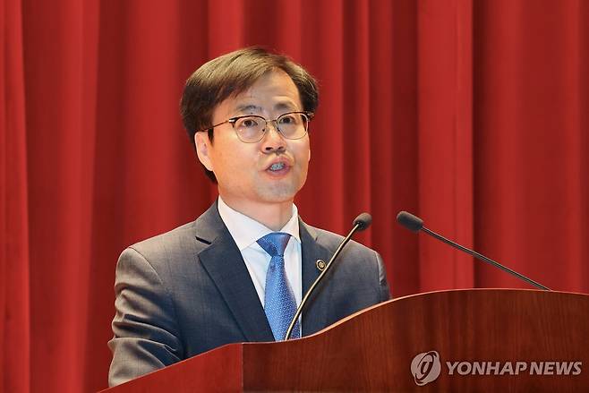 취임사 하는 여한구 신임 통상교섭본부장 (세종=연합뉴스) 배재만 기자 = 여한구 신임 통상교섭본부장이 12일 정부세종청사 산업통상자원부에서 열린 취임식에서 취임사를 하고 있다. 2025.6.12 scoop@yna.co.kr