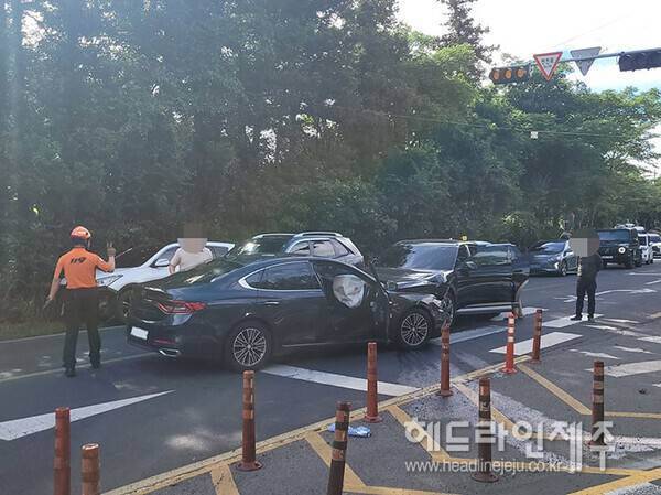 승용차가 SUV가 충돌하는 사고가 발생한 현장 (사진=제주소방안전본부)