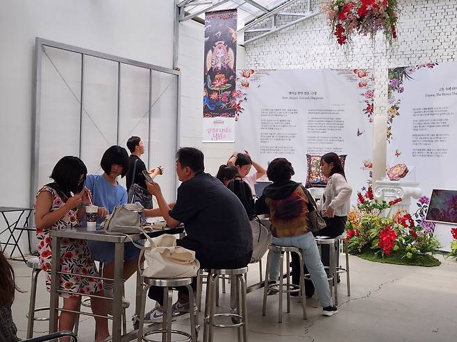 - 가족 단위 방문객들이 정말 많다&nbsp;