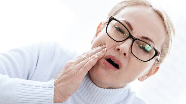 잘못된 생활습관은 턱관절 장애의 주요 원인이다｜출처: 게티이미지뱅크