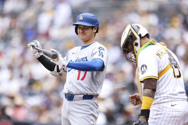 LA 다저스 오타니 쇼헤이가 12일(한국시각) 샌디에이고 파드리스전에서 1회 타격을 준비하고 있다. AP연합뉴스