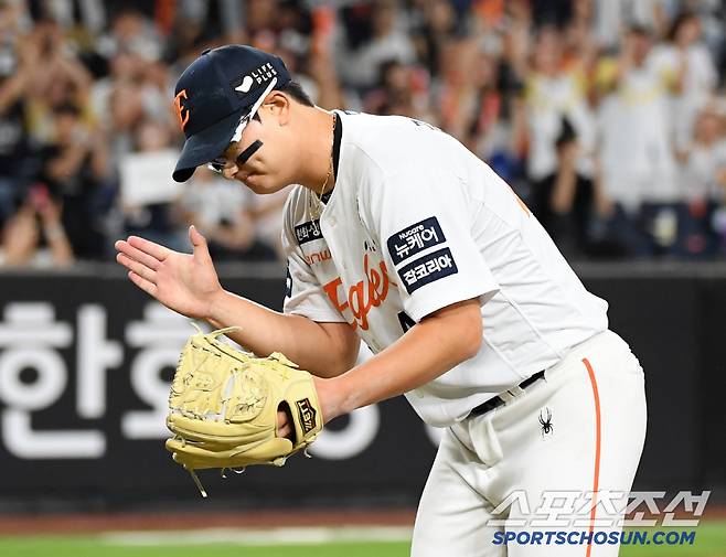 8회 2사 만루, 9회 2사 2,3루 위기를 막아낸 마무리 김서현은 포수 이재원에게 모든 공을 돌렸다. 대전=박재만 기자 pjm@sportschosun.com