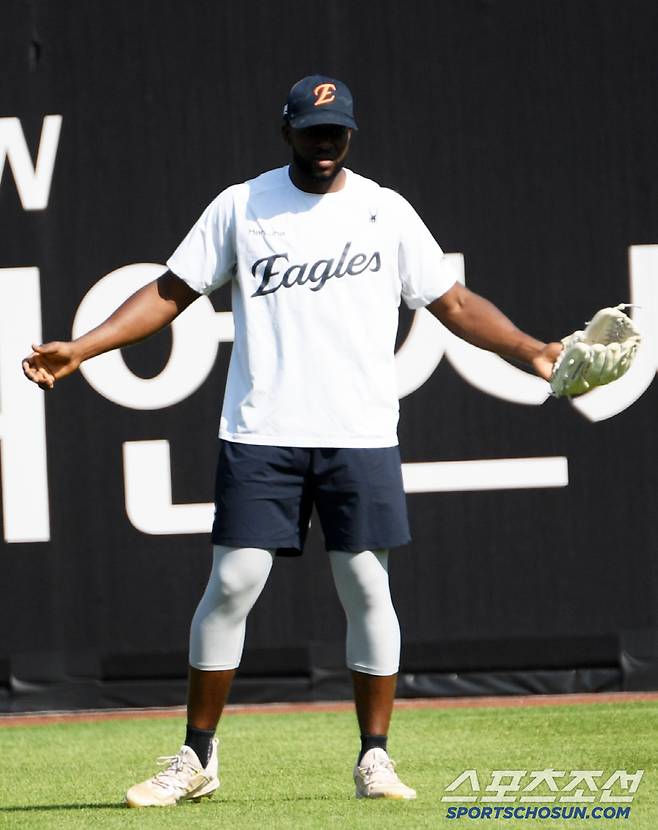 11일 대전 한화생명볼파크에서 열린 한화 이글스와 두산 베어스의 경기. 한화 플로리얼이 수비 훈련을 하고 있다. 대전=박재만 기자 pjm@sportschosun.com/2025.06.11/