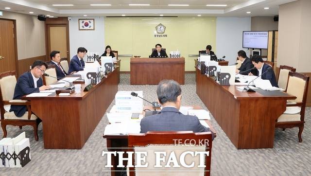 충남도의회 기획경제위원회는 13일 열린 제359회 정례회 1차 회의에서 AI데이터정책관, 투자통상정책관, 인재개발원 소관 2024회계연도 충남도 결산 승인의 건을 심사했다. /충남도의회