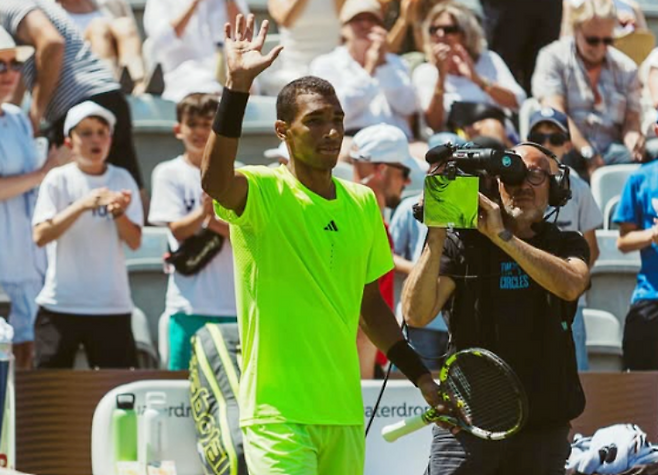 보스오픈 첫 경기에서 승리한 오저-알리아심(사진/오저-알리아심 SNS)