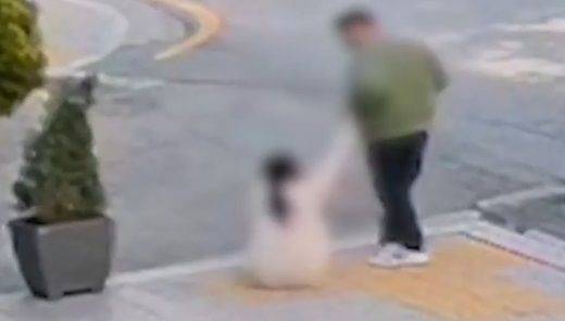 강남에 위치한 유명한 일식집 셰프가 女종업원을 성폭행한 혐의로 경찰 수사를 받고 있는 것으로 알려졌다.  MBC뉴스 갈무리